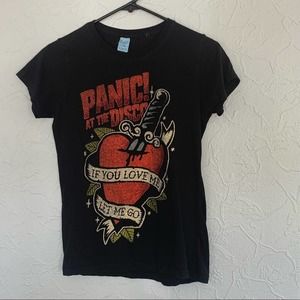 PANIC AT THE DISCO BAND TEE SHIRT JUNIORS SIZE SMALL LIKE NEW